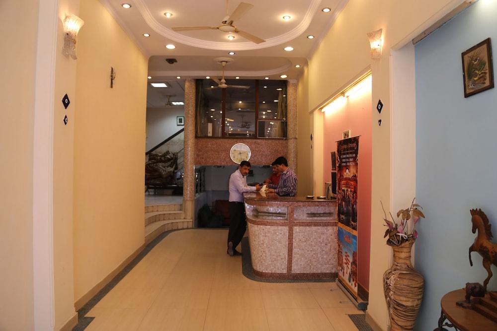 Hotel Pearl Plaza New Delhi Eksteriør billede