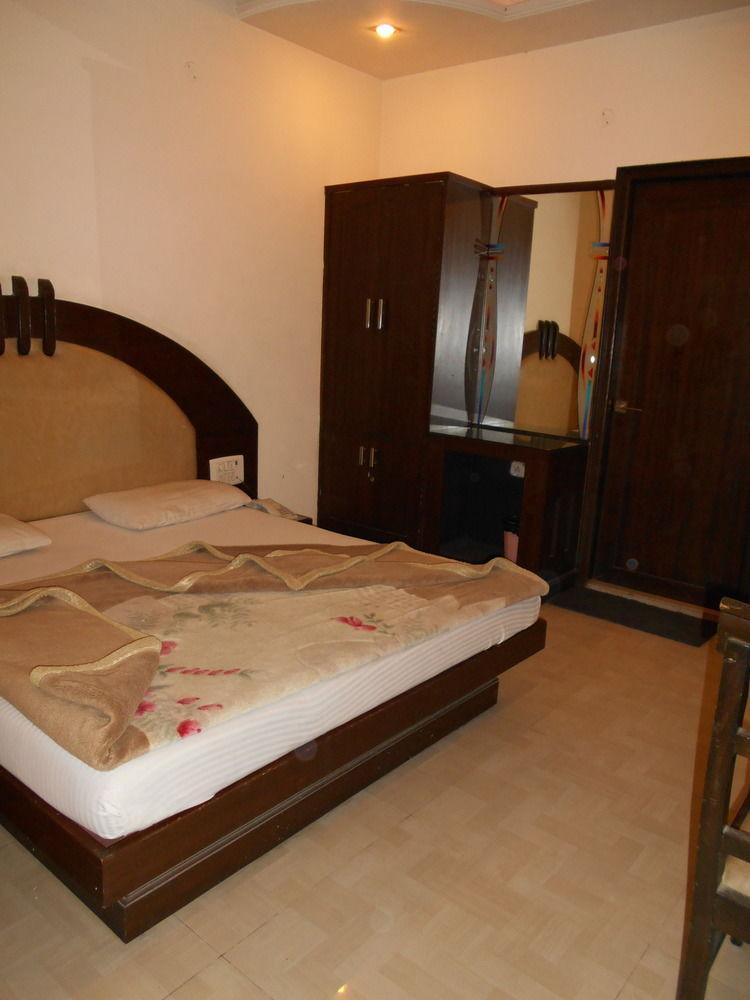 Hotel Pearl Plaza New Delhi Eksteriør billede