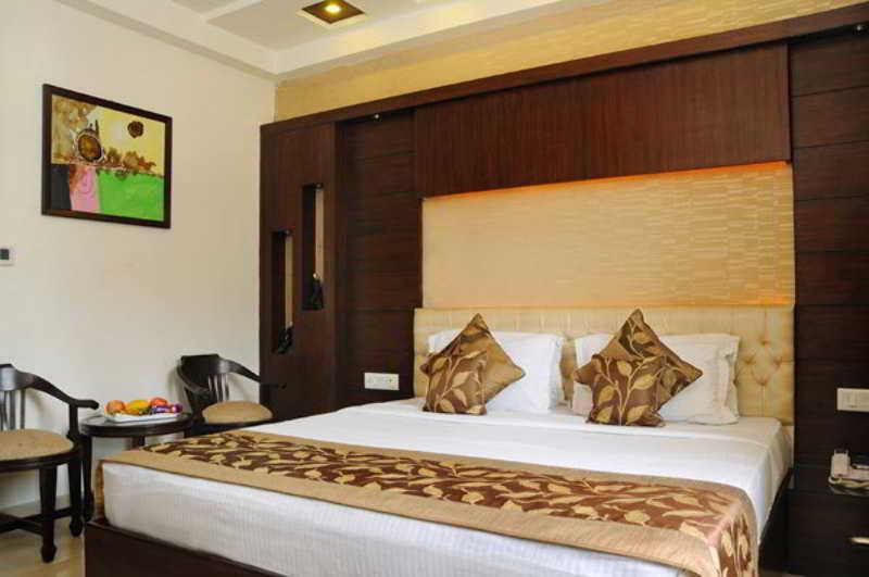 Hotel Pearl Plaza New Delhi Eksteriør billede